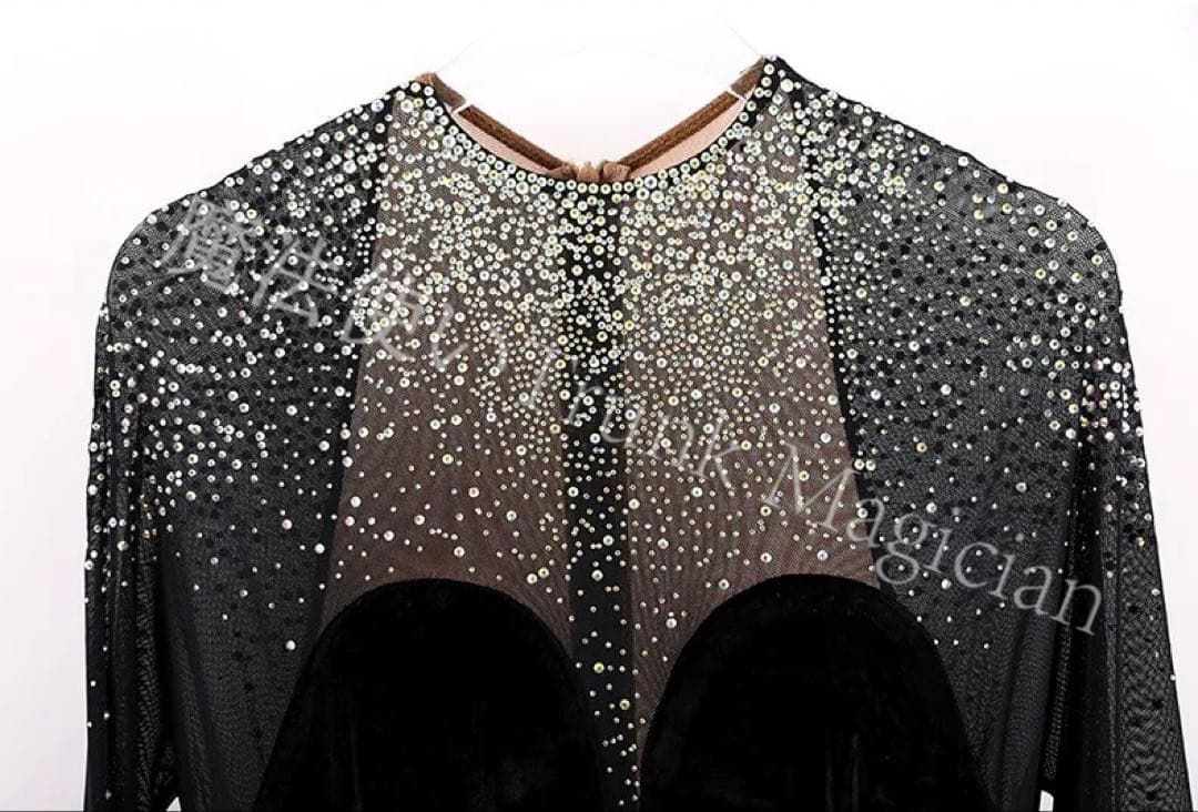 新品未使用】スタンダードドレス ストーン付きエレガントデザイン