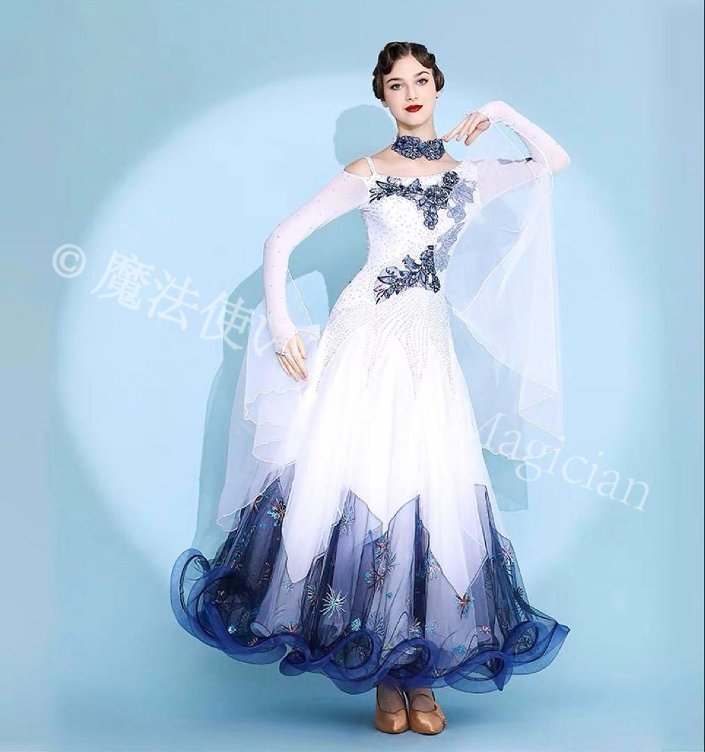 20 ドレス 二色使いが 個性際立つデザイン