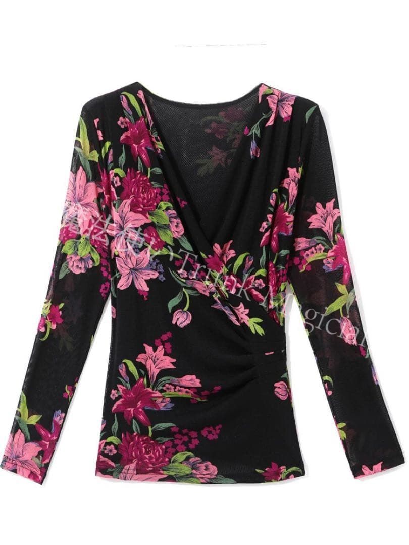 ダンスパーティーにも エレガントな魅力引き立つトップス