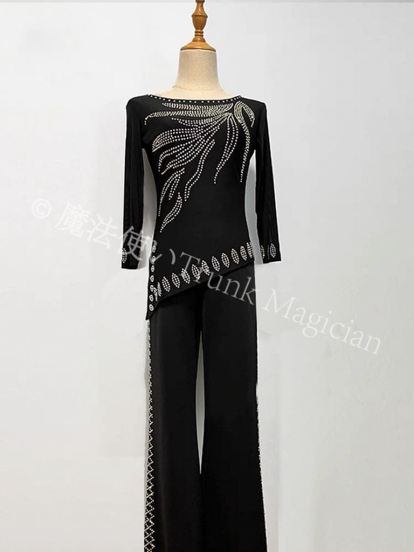 ダンスの練習にもダンスパーティにも使える華やかデザイン