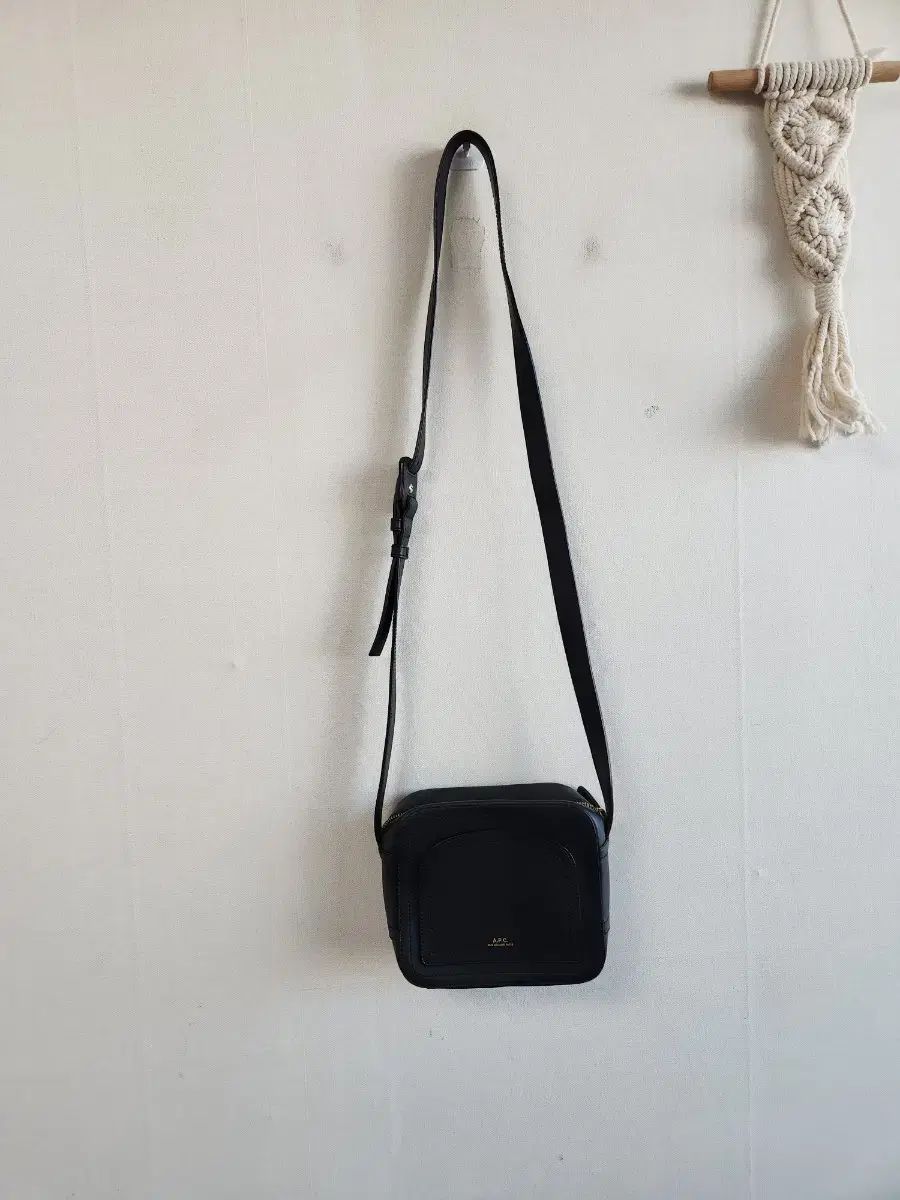 A P C アー ペー セー ルイゼット クロスバック カメラバック バッグ