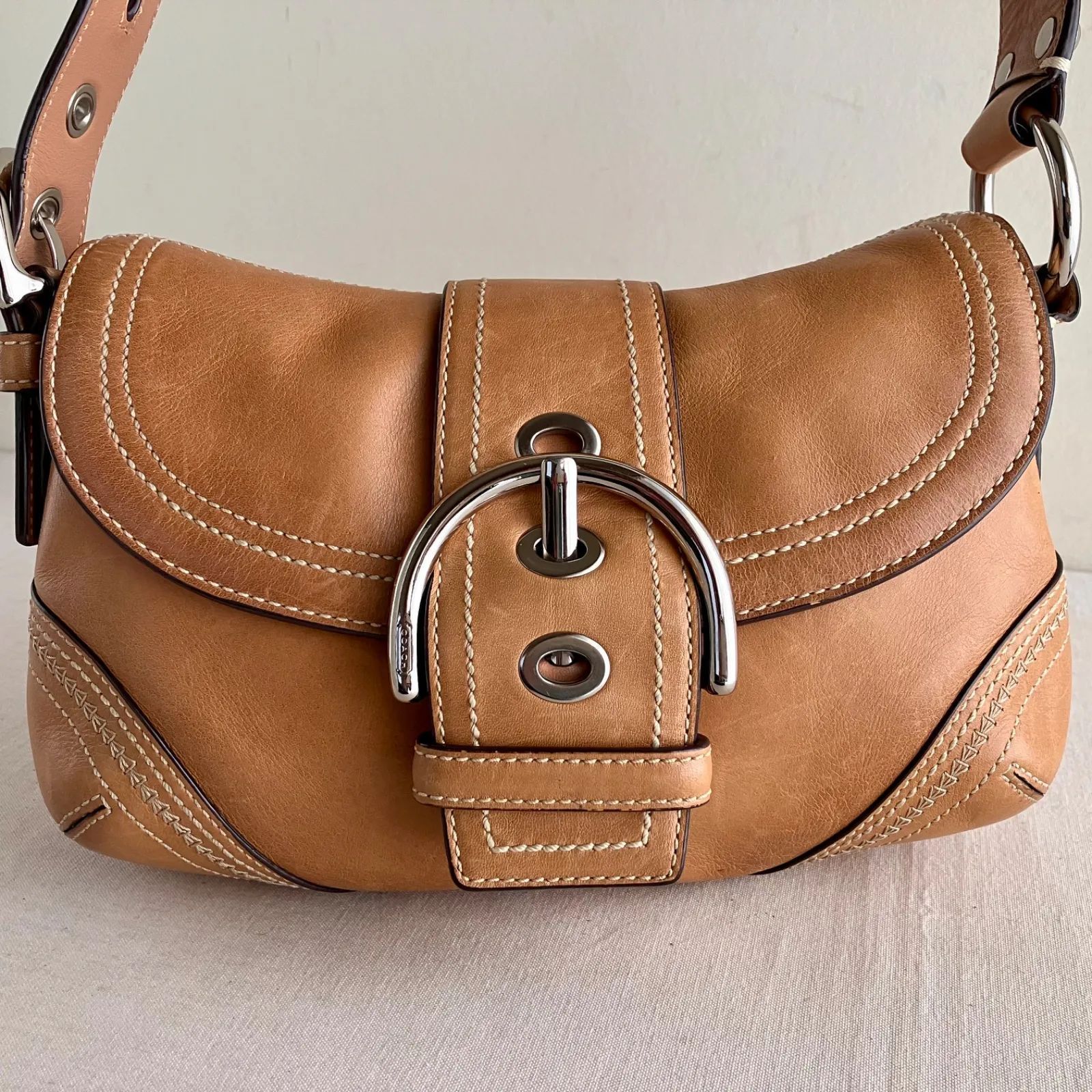 Vintage Coach y2k Soho Small Flap Buckle Camel Leather Shoulder 