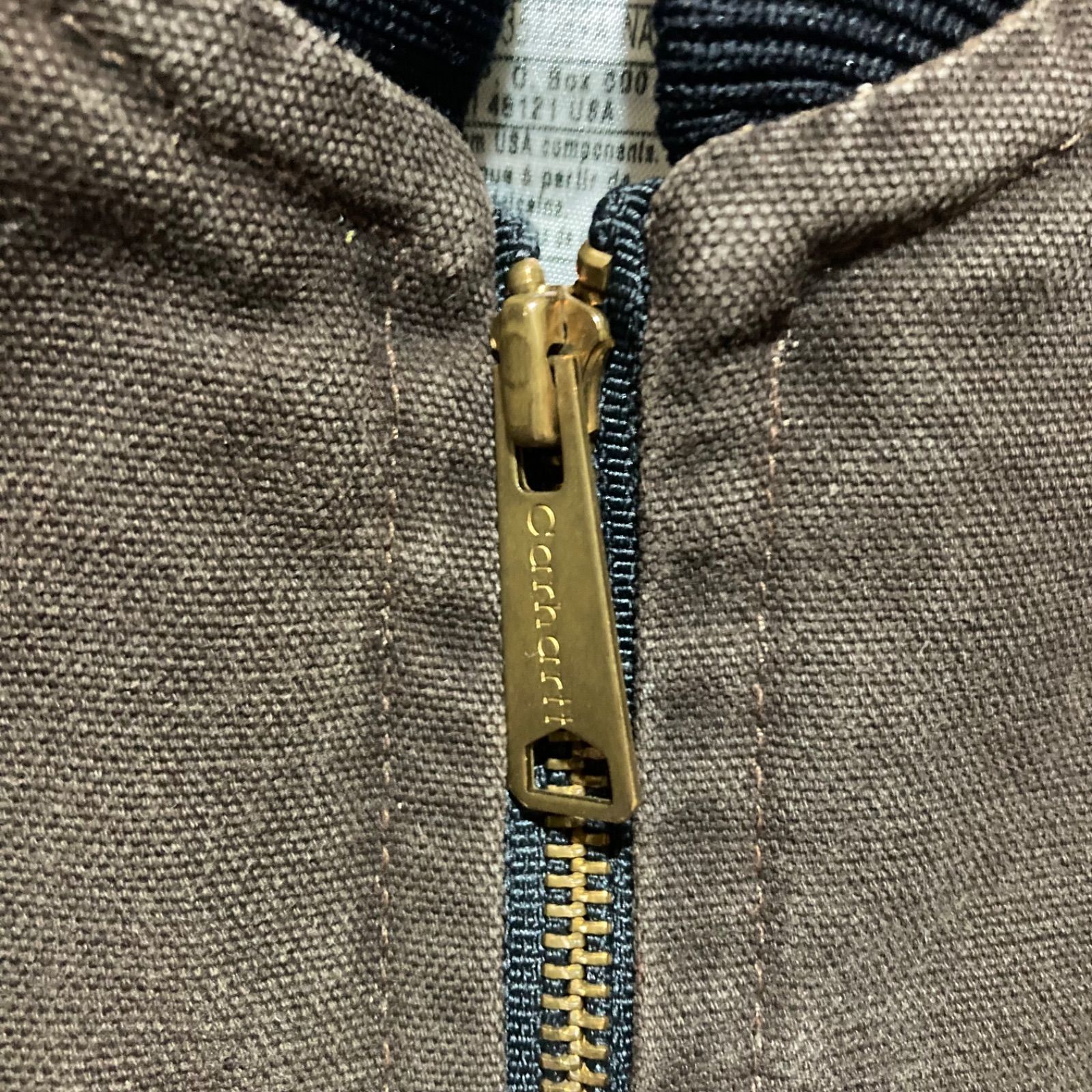 ダークブラウン