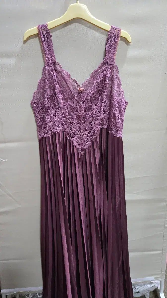 お*4様 GUCCI クリスタル装飾 カチューシャ お*4様 GUCCI クリスタル装飾 カチューシャ