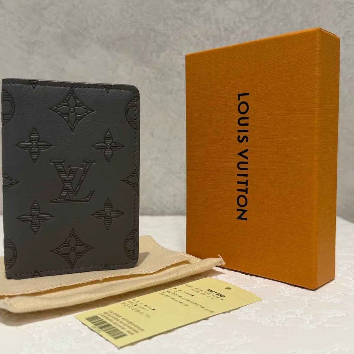 ルイヴィトンのアイシャドウ オーガナイザー