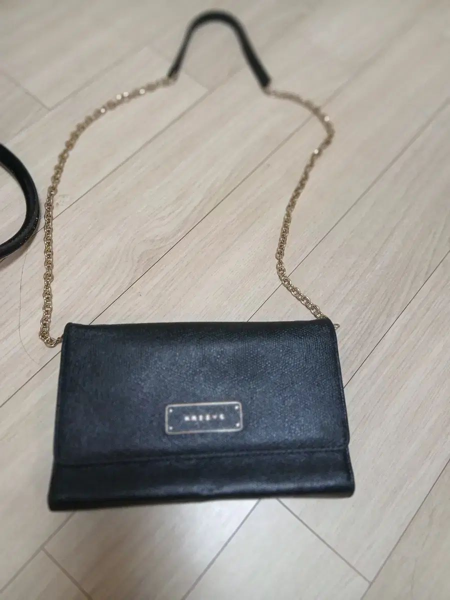 HAZZYS ヘジス ブラック チェーン クロスバック