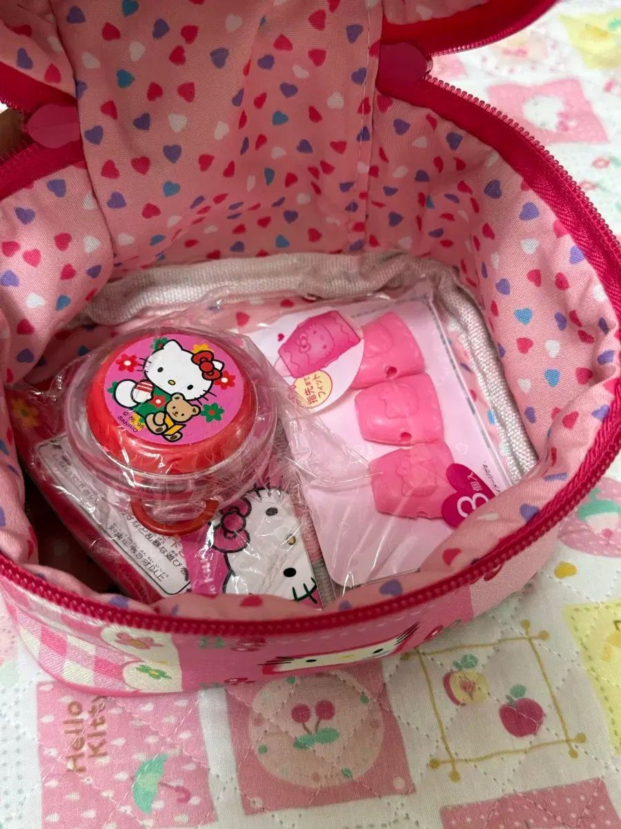 クラシック HELLO KITTY ポーチ