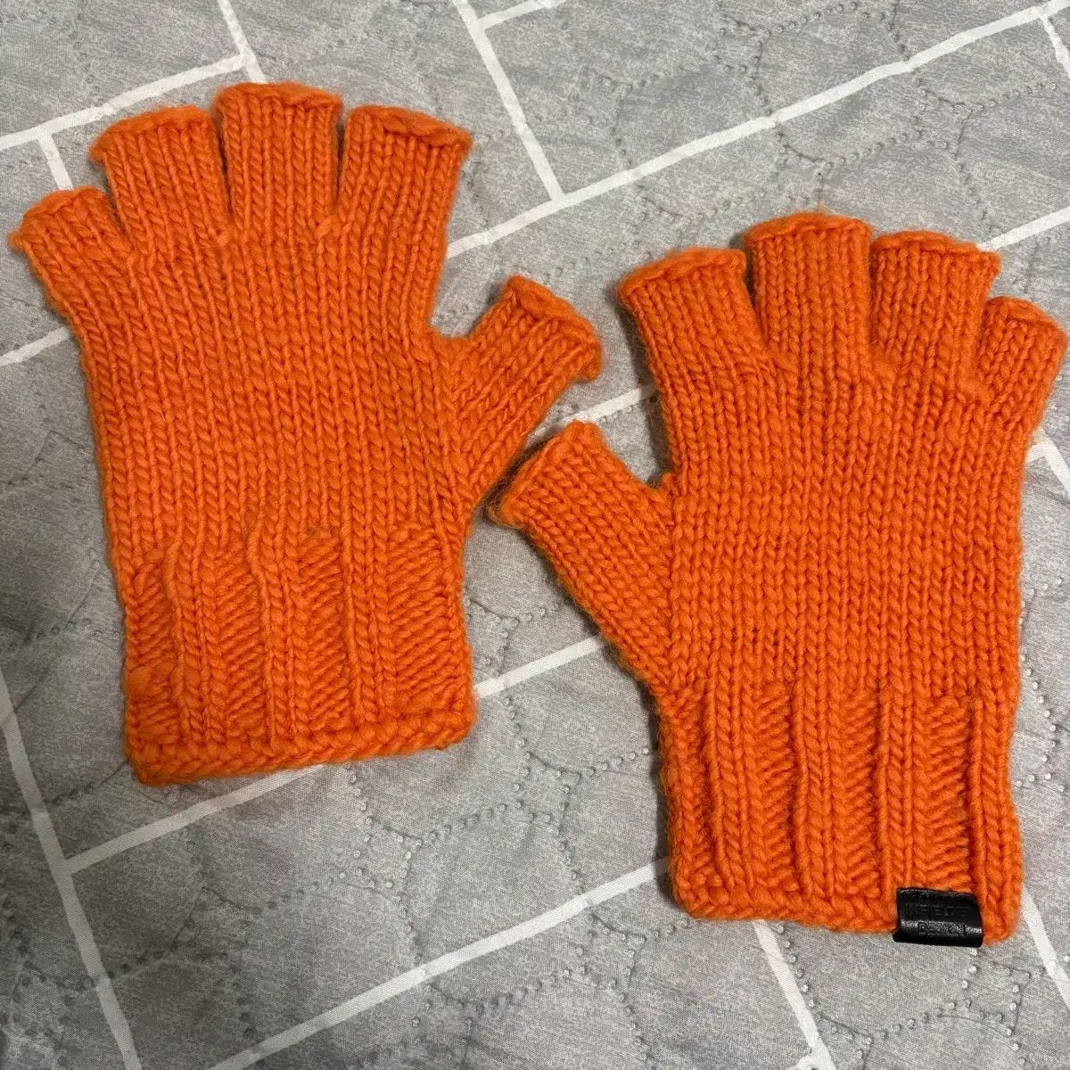 インフィルダーデザイン フィンガーレス手袋 オレンジ
