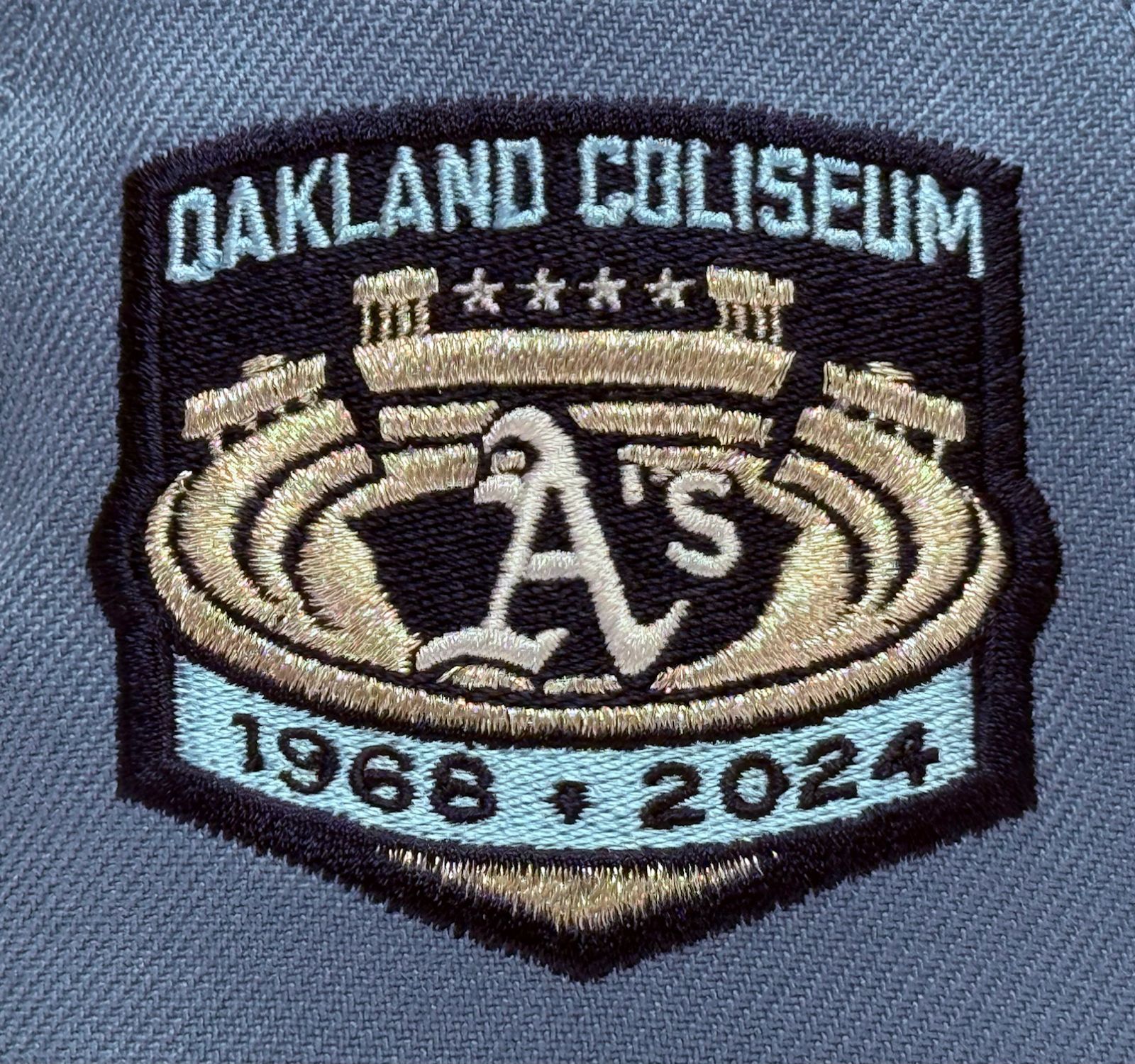 スナップバックキャップ