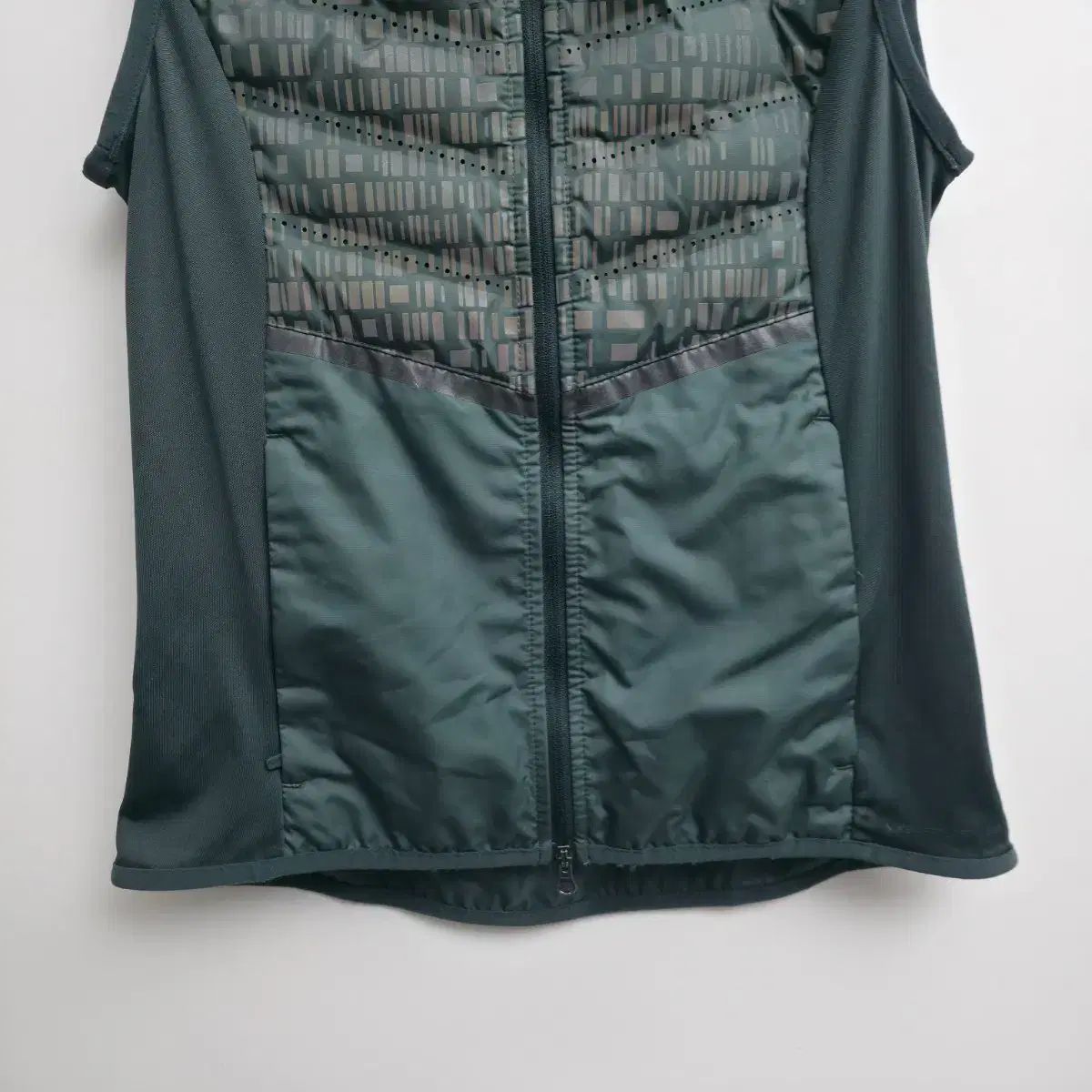 S NIKE ランニング エアロロフト 軽量 ベスト ダウン - メルカリ