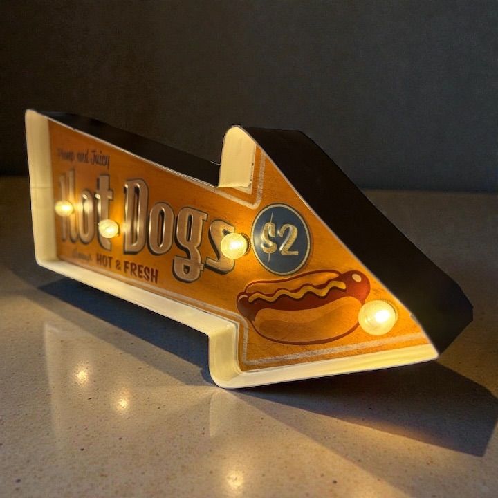 HOT DOGSライトサイン ネオンサインランプ 矢印型／アメリカンダイナー