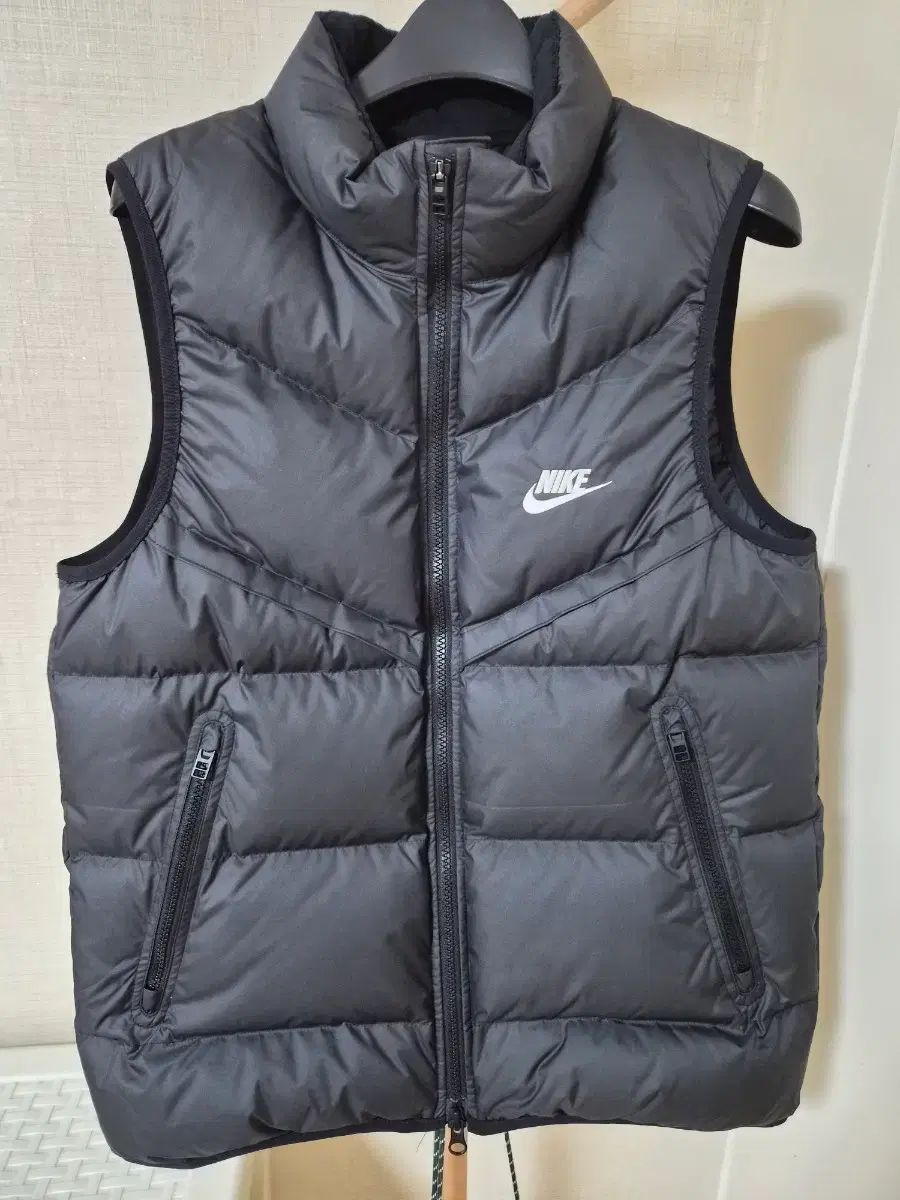 ナイキ ストームフィット ダウンベスト mブラック