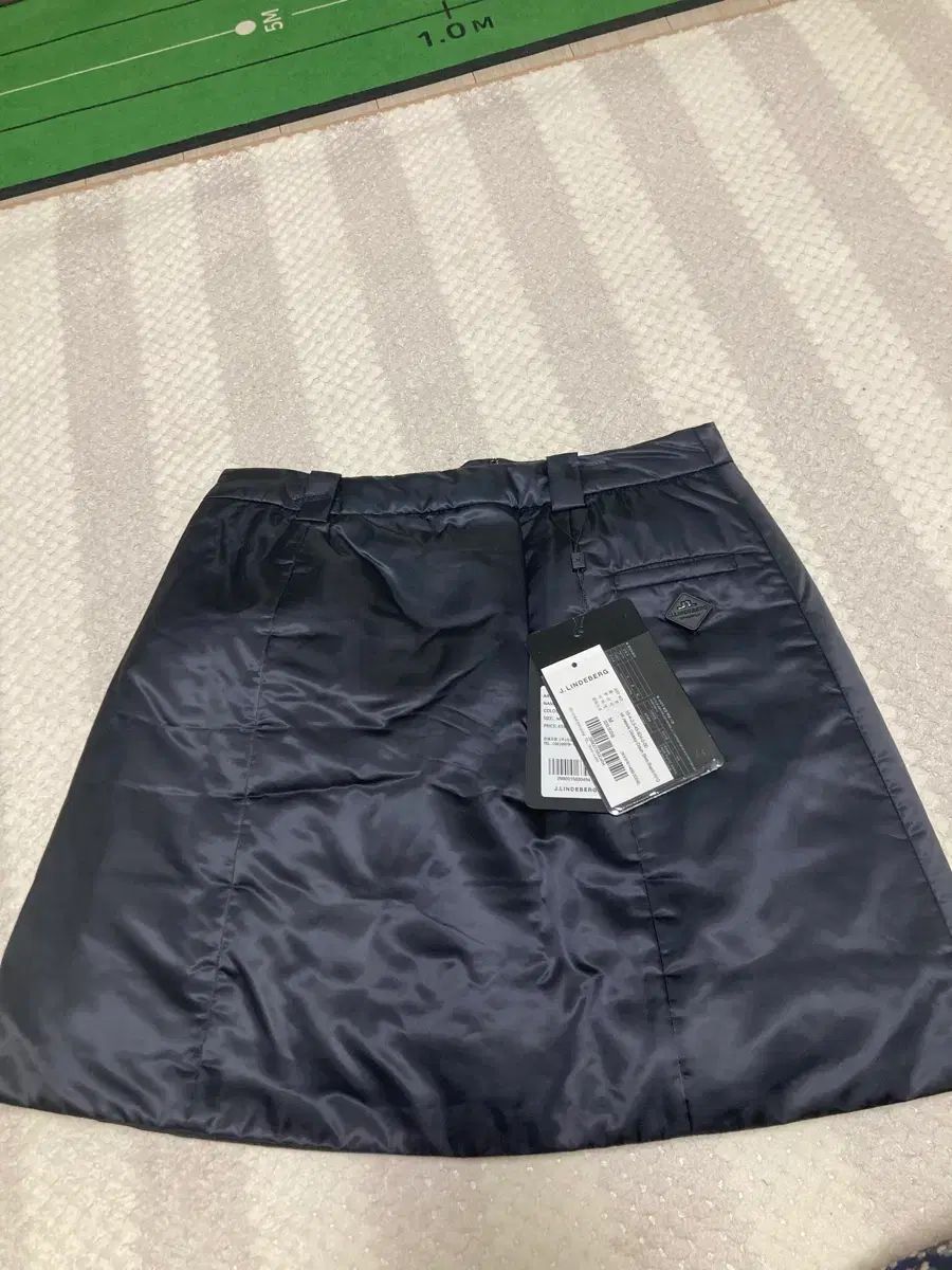 グロッシー スカート