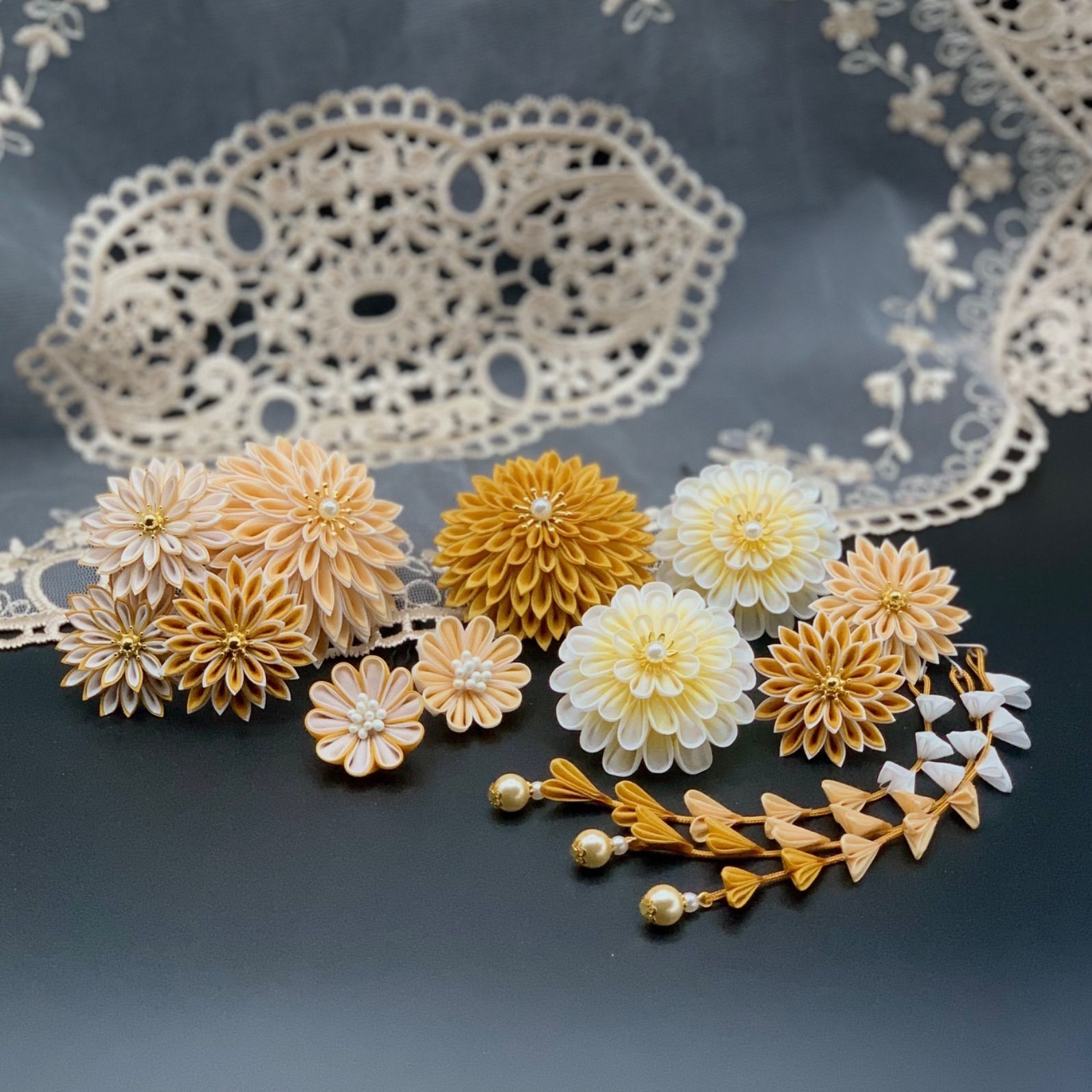 成人式髪飾り つまみ細工 ゴールド 黄色 山吹色 振袖髪飾り 結婚式 卒業式 正絹 シルク 和装ヘアアクセ かんざし ハンドメイド