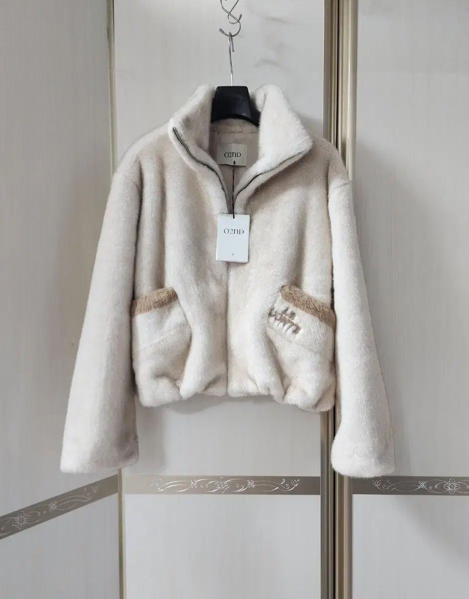 The O 2 nd オッズセカンド 24 FW コントラスト COLOR LINE ファー ジップアップ アウター