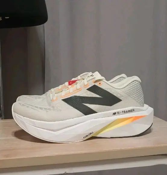 ニュー ンス フューエルセル SC Trainer V 3 ワイド メンズ ランニングシューズ 27.5 cm