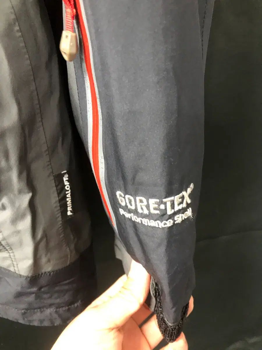 ゴアテックス ウィンドブレーカー