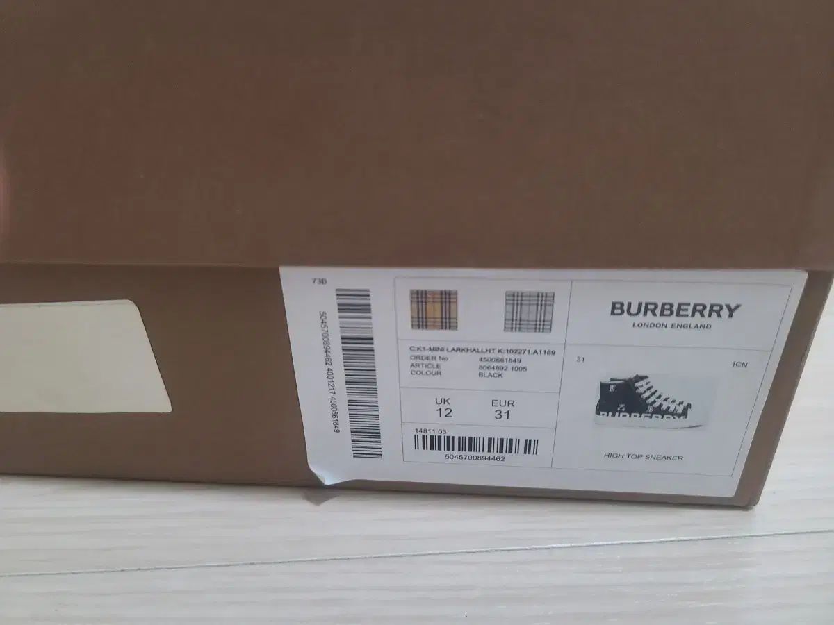 バーバリーキッズ ハイトップ スニーカー ブラック