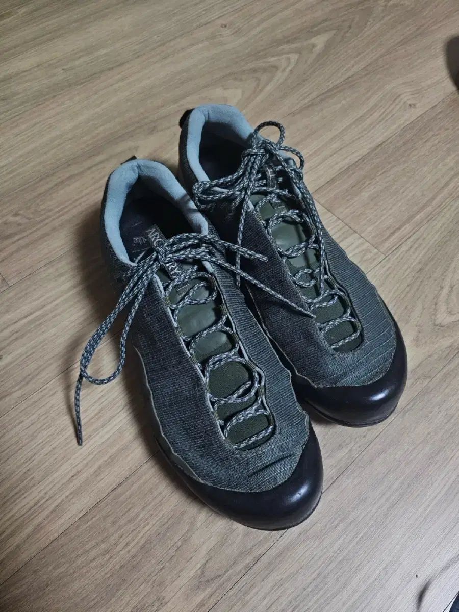 ARC TERYX アークテリクス コンシール 255 カーキ アイテム