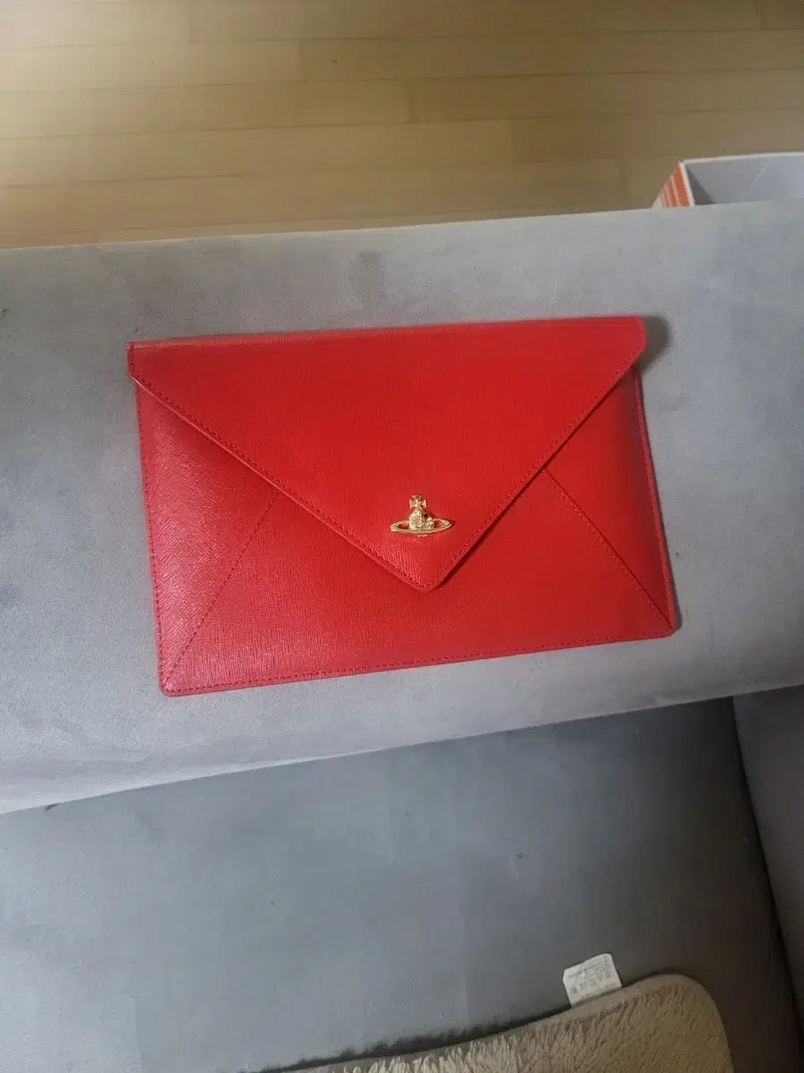 VIVIENNE WESTWOOD レッド クラッチバッグ