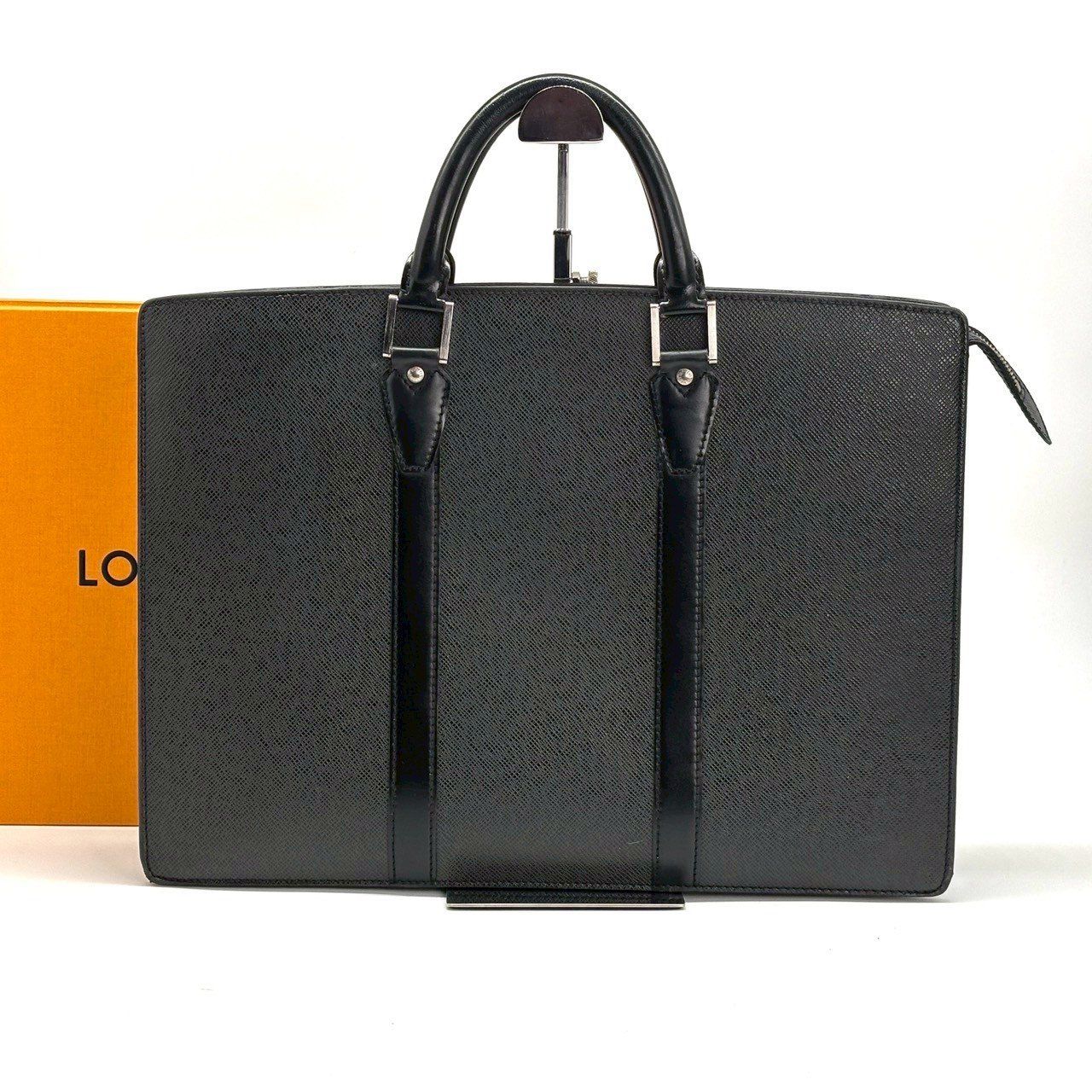 紳士の黒、一点格】 LOUIS VUITTON ルイヴィトン タイガ ポルトドキュ