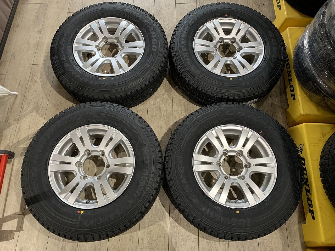 2510032 スタッドレス 15インチ 6 J 33 PCD 139 7 H 110 mm ICE NAVI CARGO 195 80 R 15 ハイエース 等