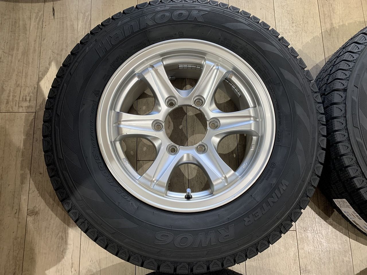 2509002 スタッドレス 15インチ 6 5 J 28 PCD 139 7 H 110 mm Hankook ハンコック Winter RW 06 195 80 R 15 ハイエース 等
