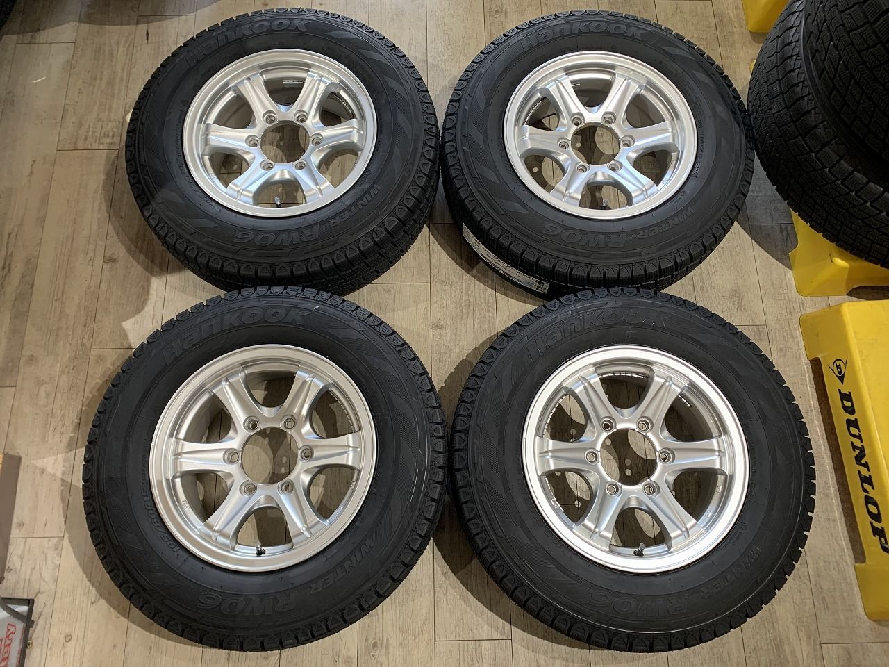 2509002 スタッドレス 15インチ 6 5 J 28 PCD 139 7 H 110 mm Hankook ハンコック Winter RW 06 195 80 R 15 ハイエース 等