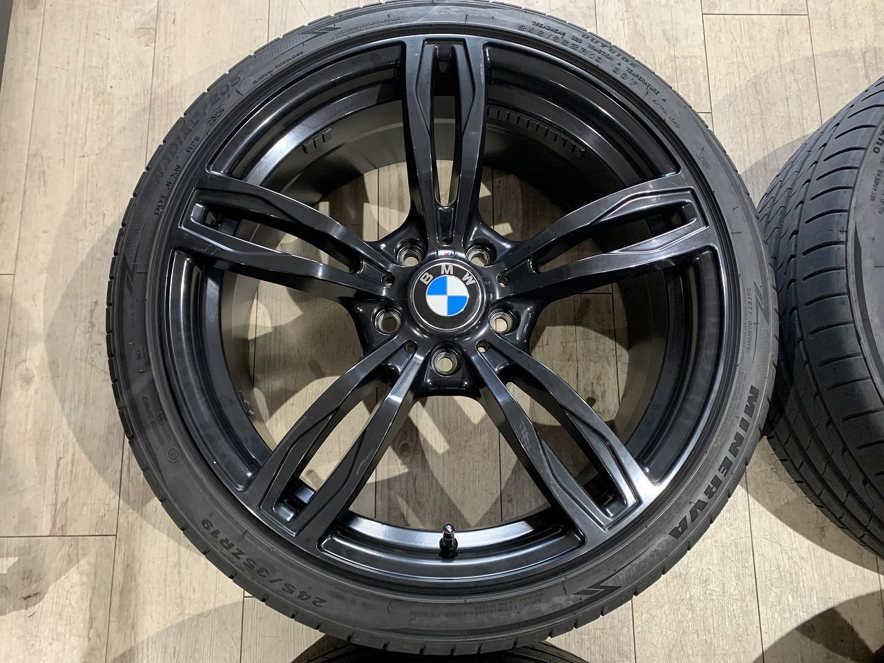 2511047 メーカー不明 BMW F 10 Mスポーツ タイプ 社外 ホイール 19インチ 8 5 J 40 9 PCD 120 H MINERVA 205 245 35 R 19 275 6 mm 4