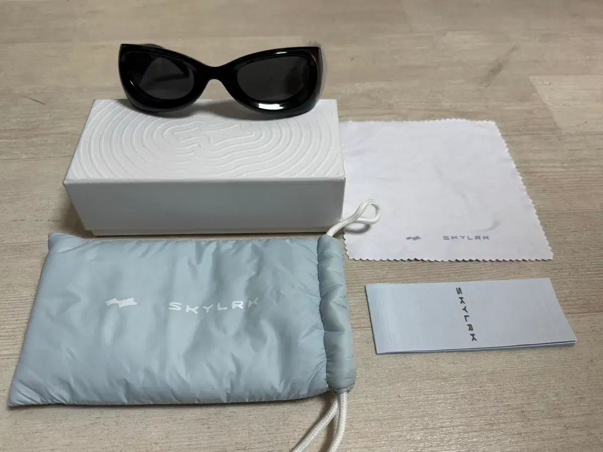 SKYLRK UPSIDE DOWN サングラス Justin Bieber UPSIDE ファッション