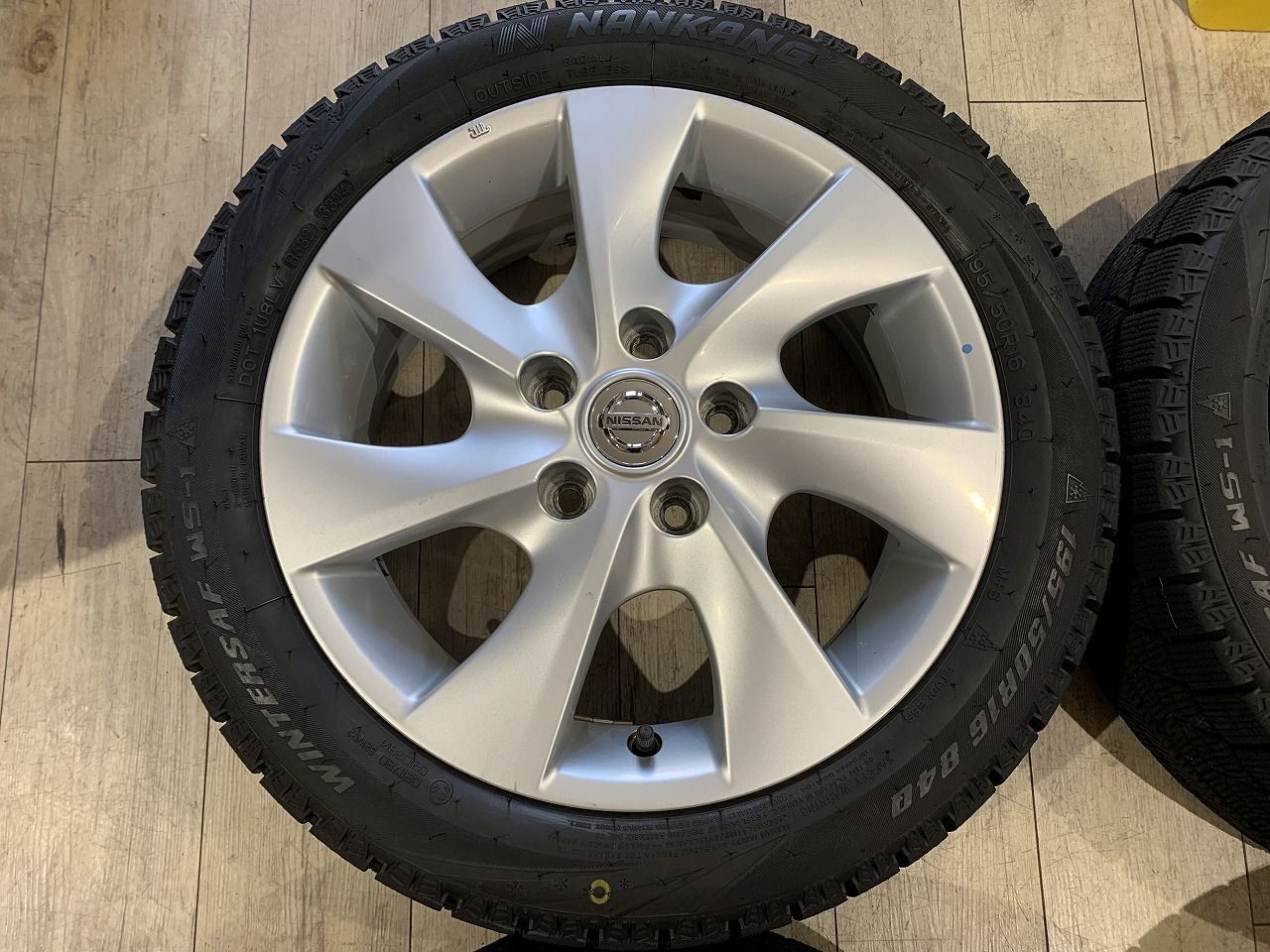 2511049 スタッドレス 日産 C 26 セレナ ホイール 16インチ 6 J 45 PCD 114 3 5 H NANKANG WS 1 195 50 R 16 7 mm 8