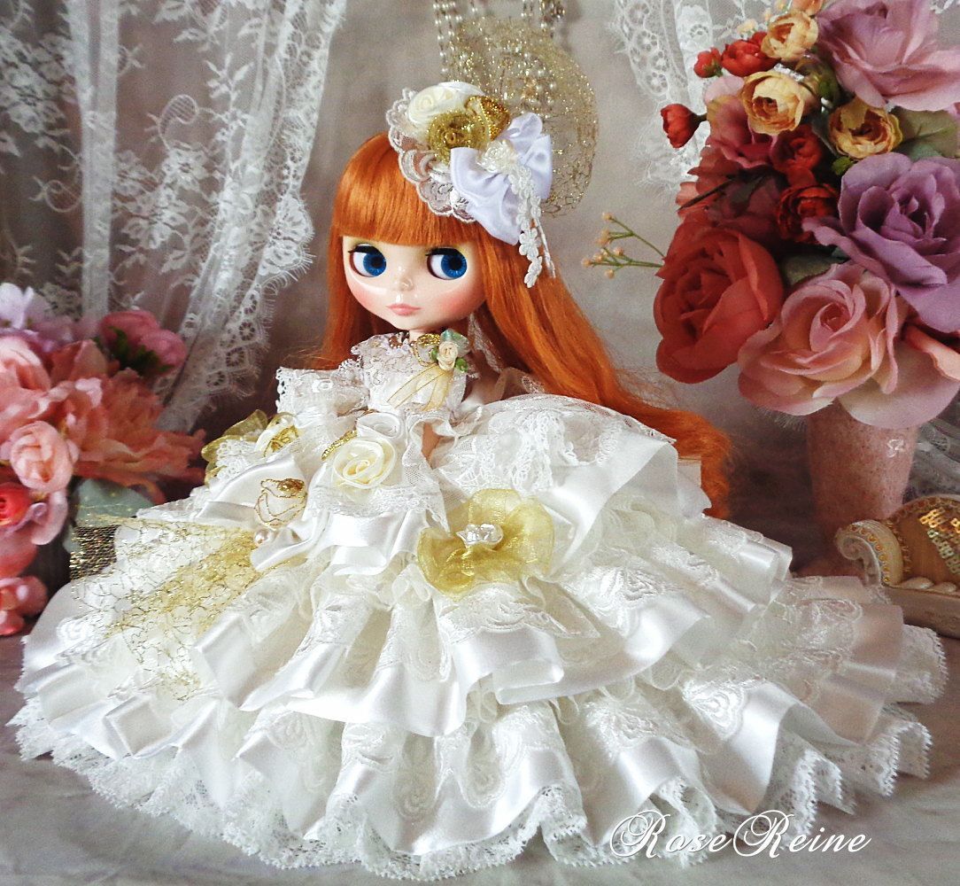 艶めくパールホワイトの豪華プリンセスドールドレス