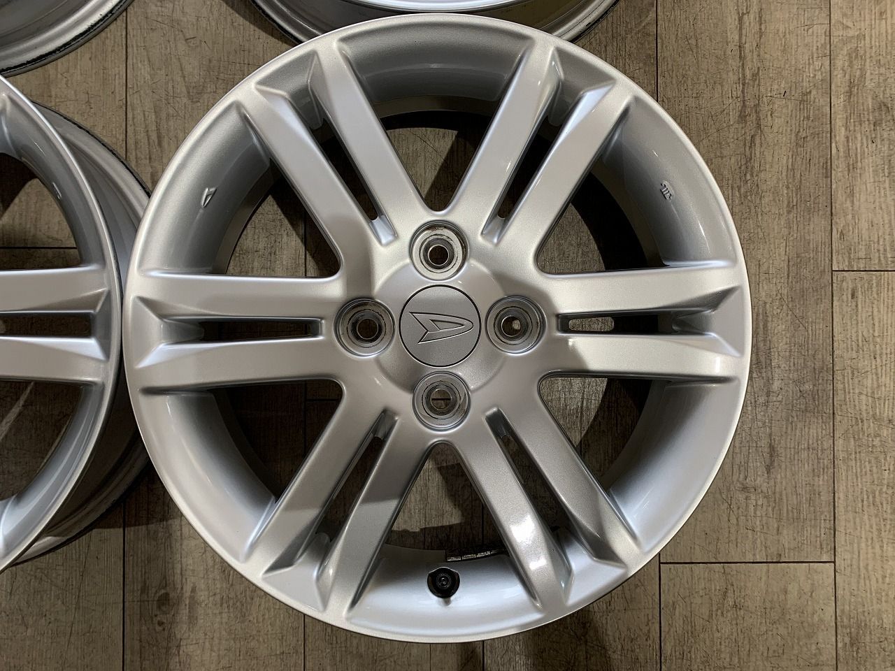  2511018 ダイハツ ホイール 15インチ 4 5 J 45 PCD 100 H 15インチ ホイール