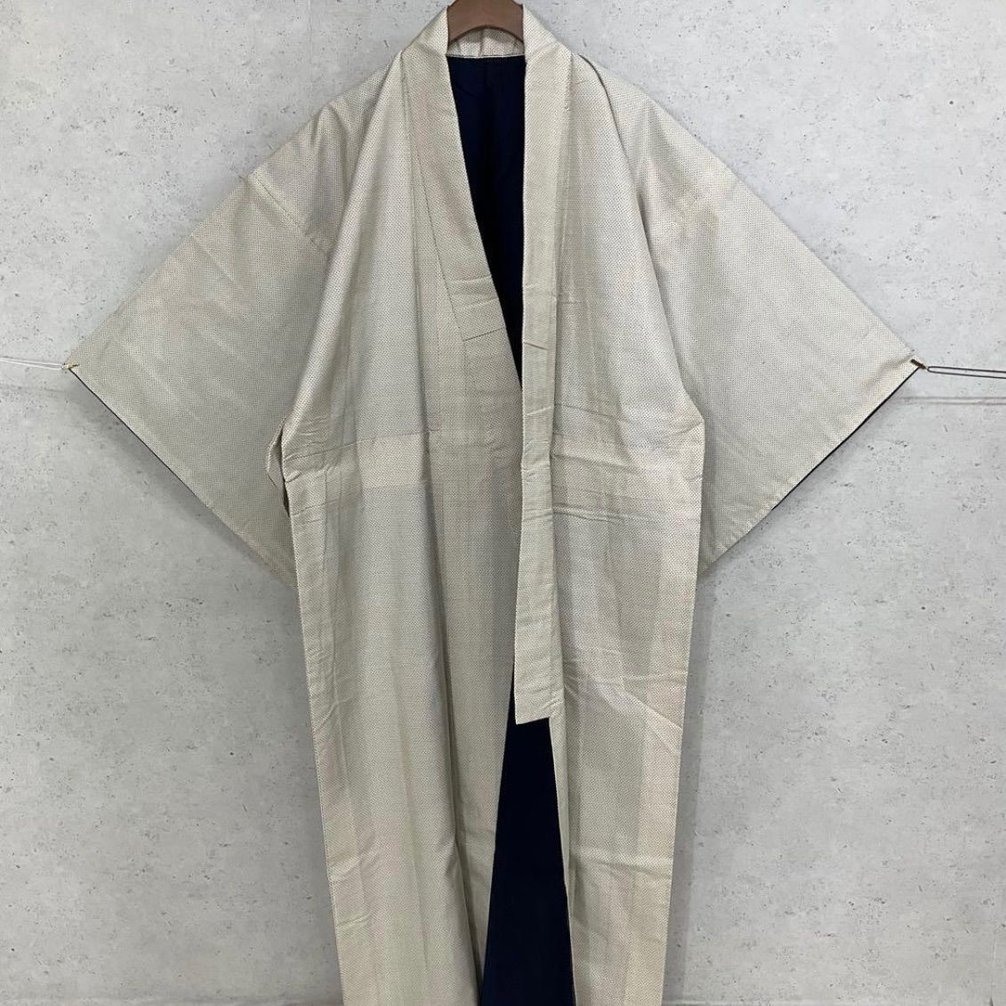 ⬛️kimomo one⬛️男前屋⬛️厳選⬛️ 同然⬛️本場奄美大島紬⬛️白大島紬⬛️袷⬛️仕付け糸付⬛️男着物⬛️裄67.5 丈152 ⬛男着物男長羽織男襦袢男袴角帯男帯