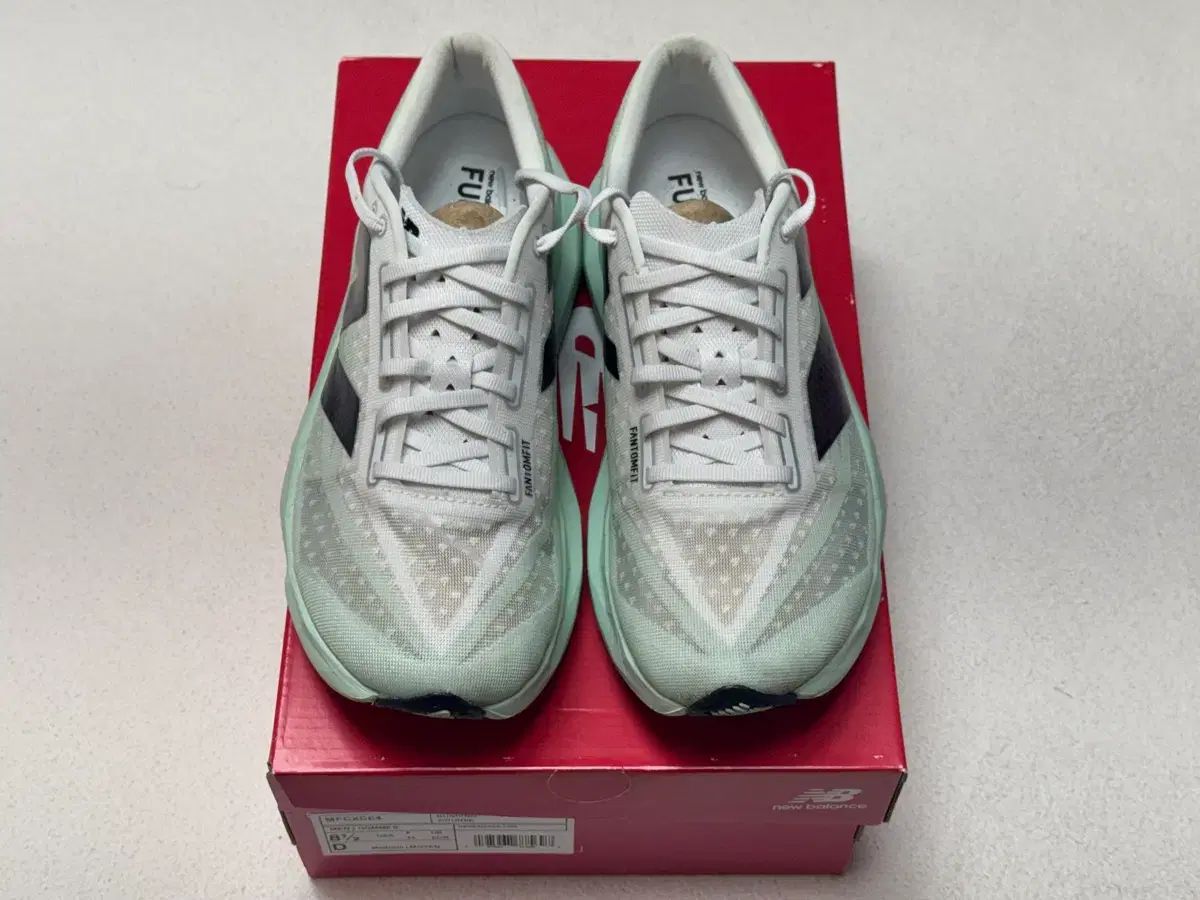 265 ニュー ンス フューエルセル レベル4 ランニングシューズ