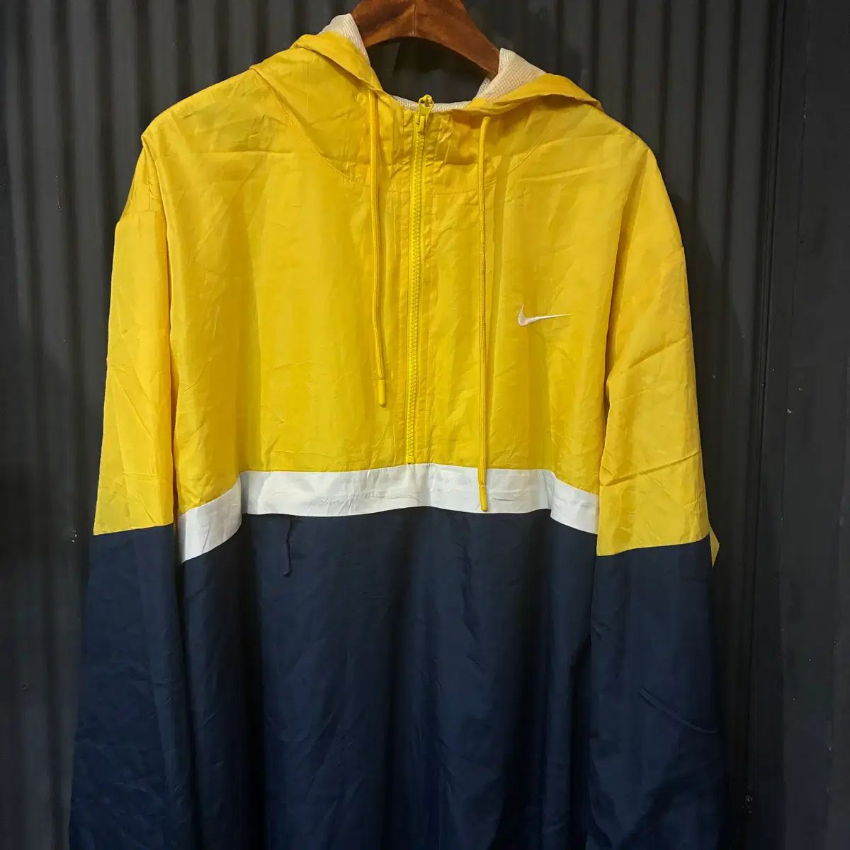 end 759 NIKE ナイキ ウィンドブレーカー