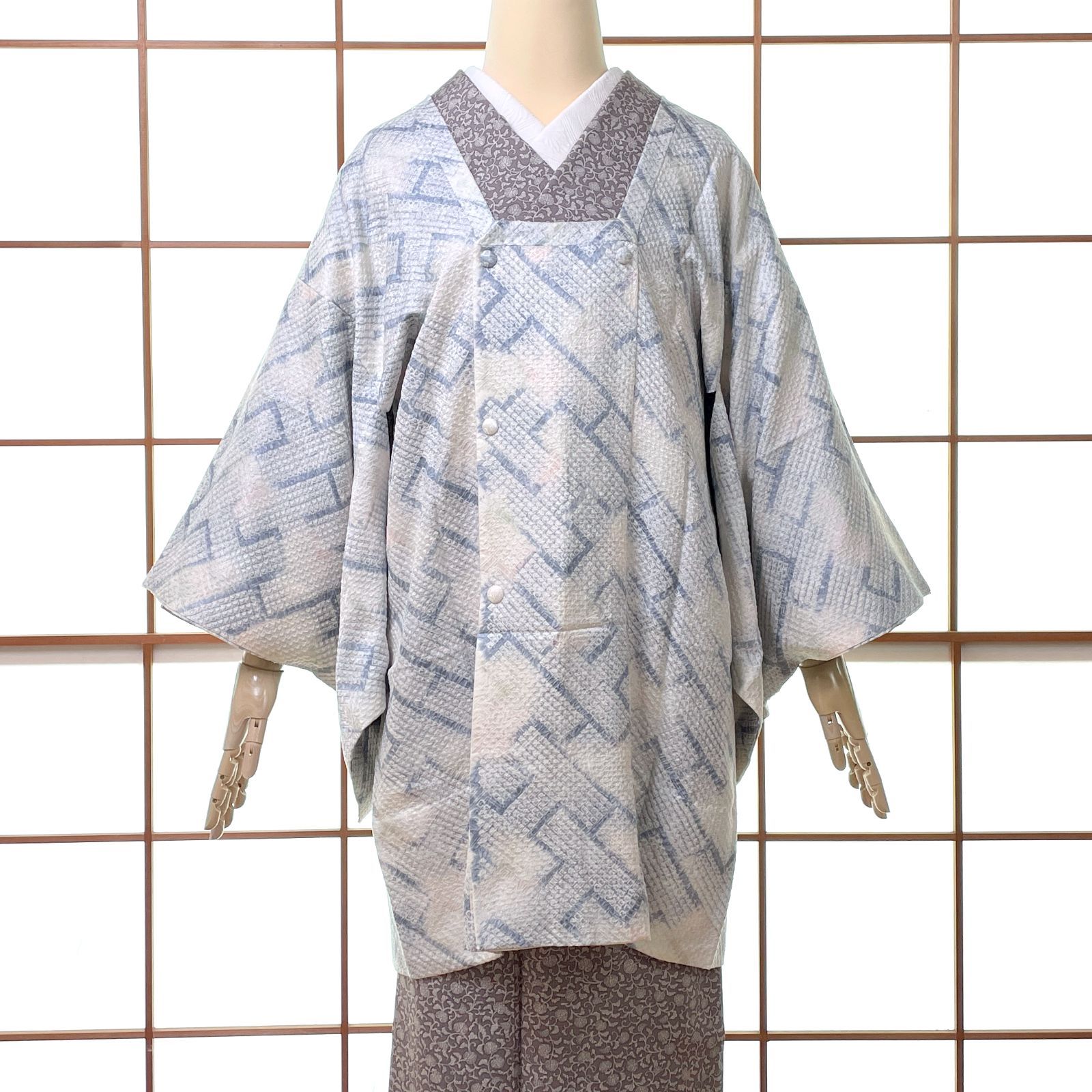  和装コート 単衣 道行 正絹 総絞り 工字繋ぎ オフホワイト 淡いブルーグレー 手縫い ビンテージ着物 kimonolove リユース品 一点物 オゾン消臭サービス A-2600 羽織 着物 浴衣
