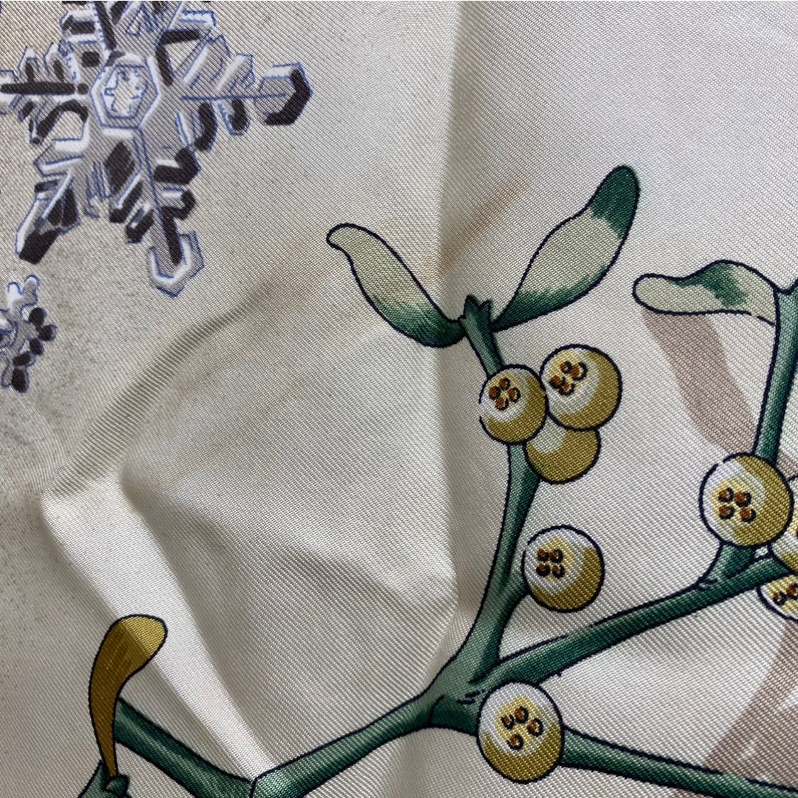 エルメス カレ90 Neige d'Antan シルクスカーフ 去年の雪 HERMES