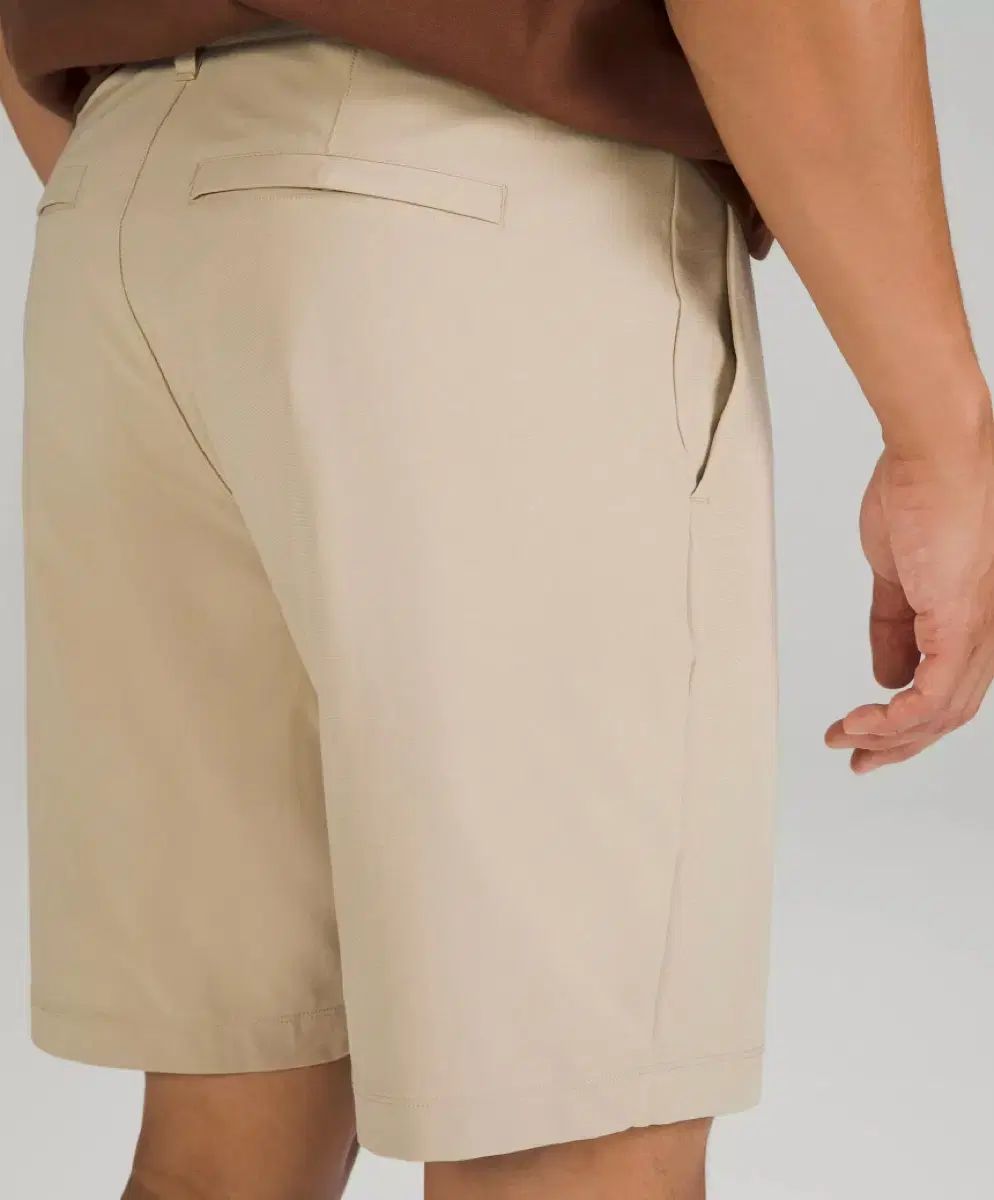 lululemon メンズ コミッション ショート 9インチ ハーフパンツ トレンチ カラー