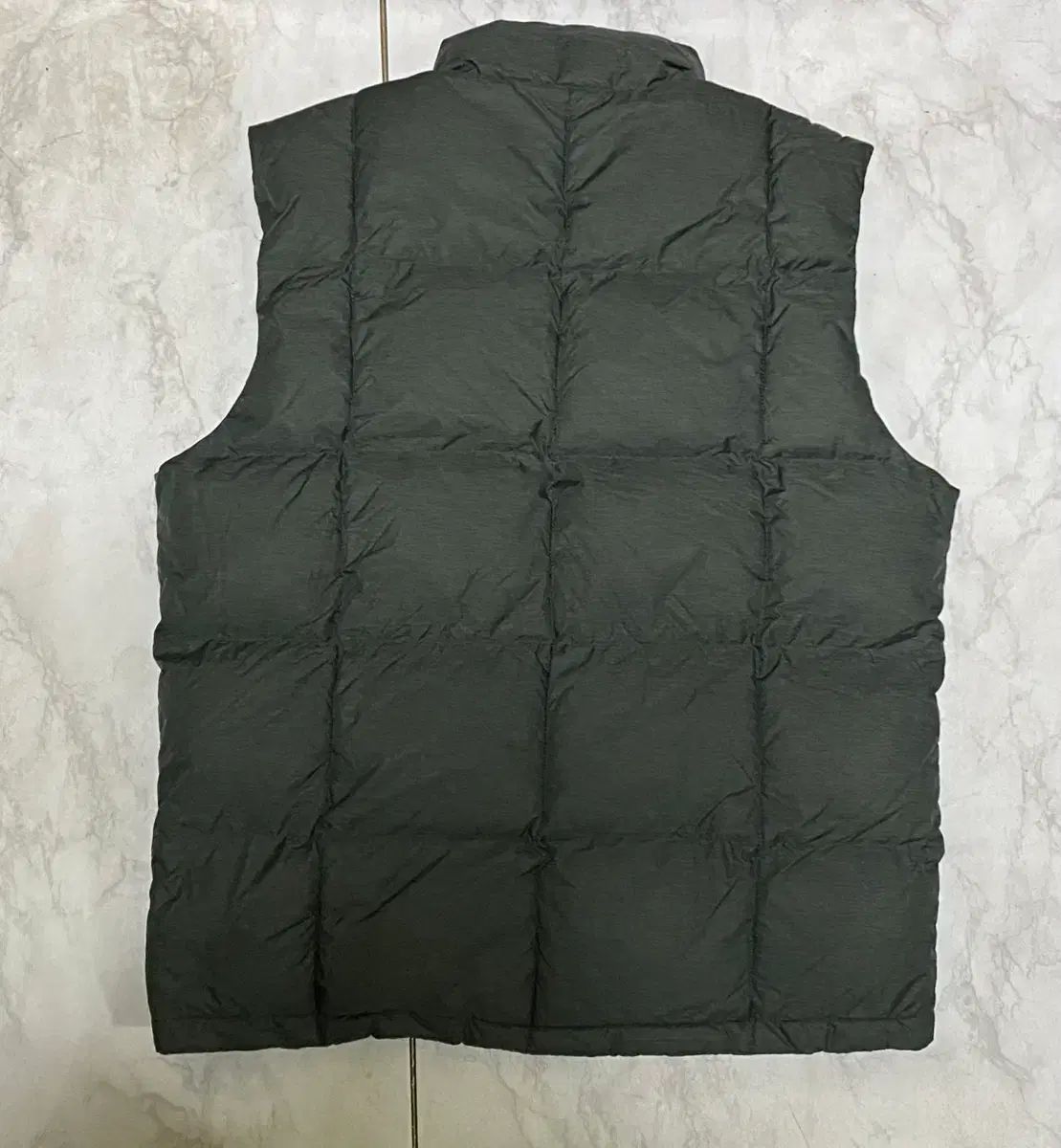 サロモン ダウンベスト ダークグリーン サイズ 105