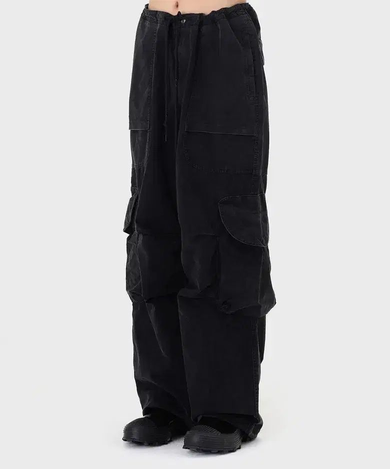エンタイヤスタジオ プレーカーゴパンツ ブラック XS