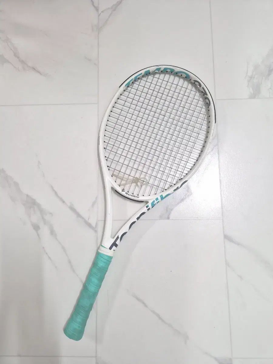 テクニファイバー テンポ テニスラケット 270 g