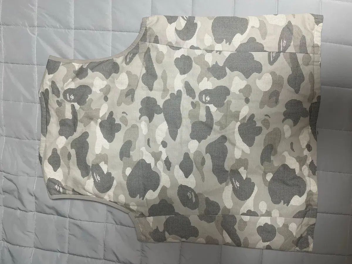 A BATHING APE アベイシングエイプ ダウンベスト M