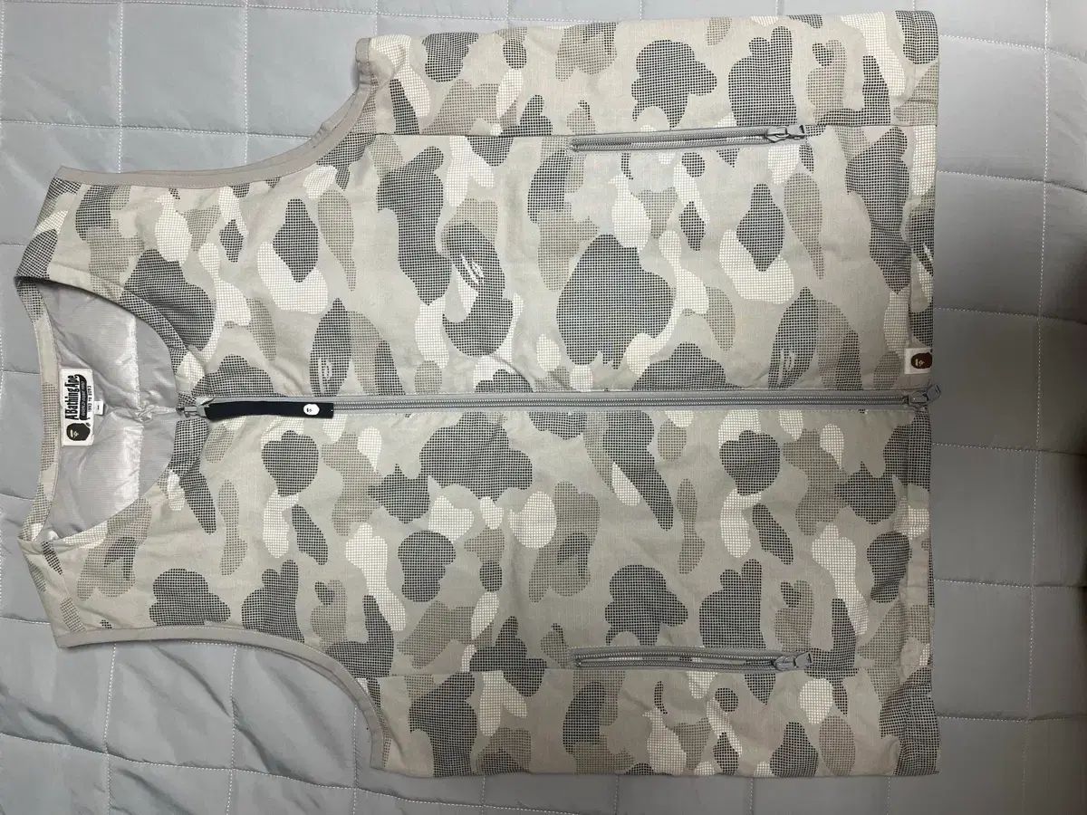 A BATHING APE アベイシングエイプ ダウンベスト M