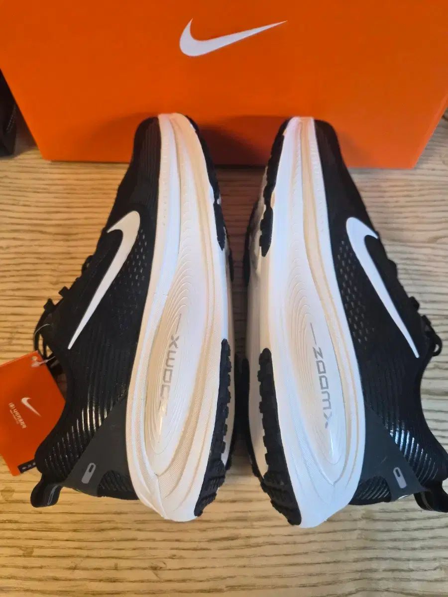 ナイキ ボメロ 18 ワイド 280 サイズ