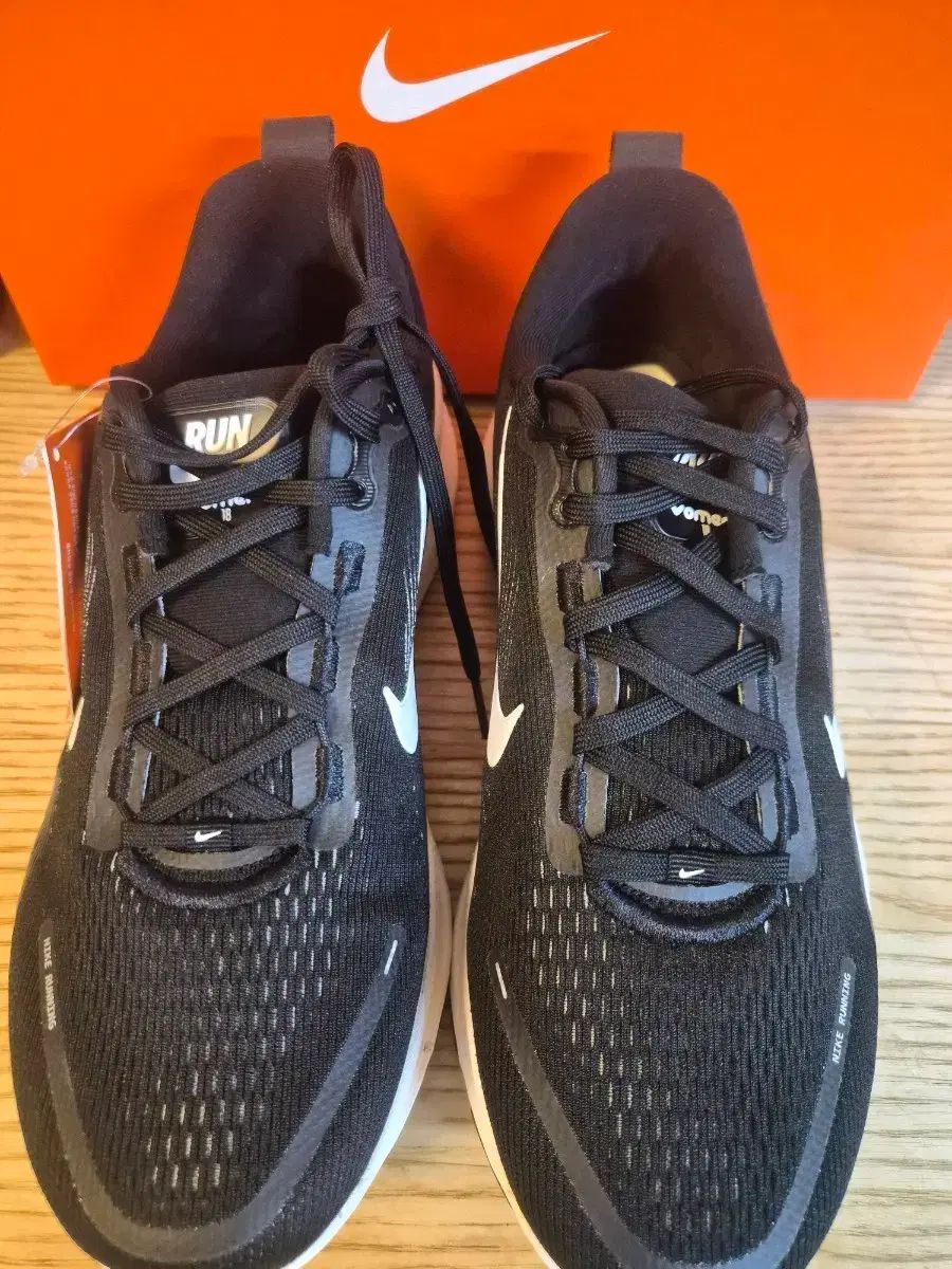 ナイキ ボメロ 18 ワイド 280 サイズ