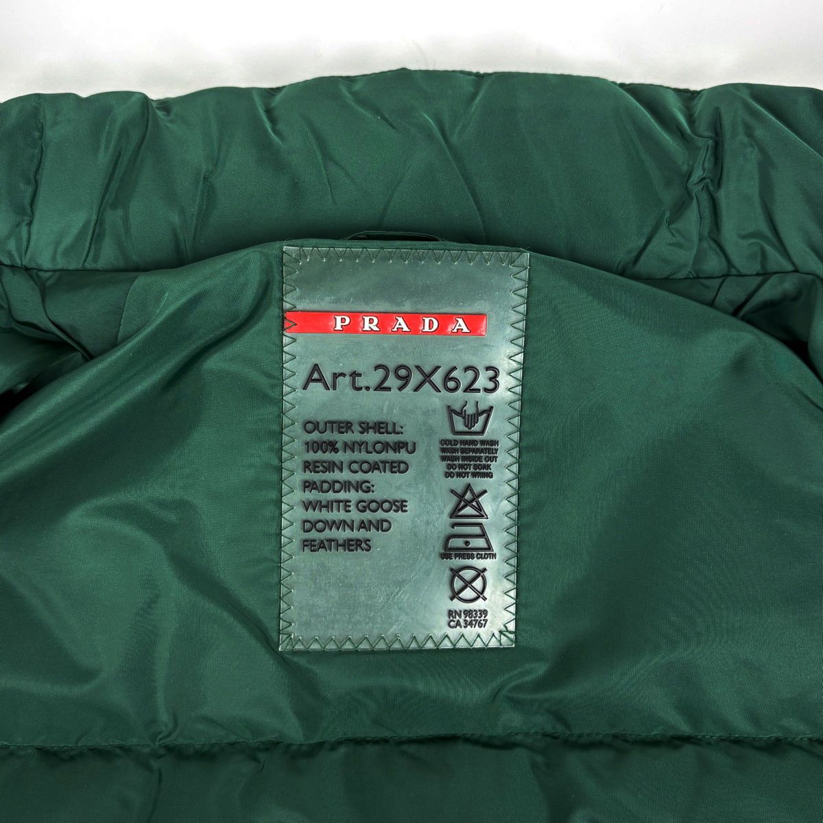 プラダ PRADA ロゴプレート ダウンベスト 防寒 ダブルジップ フード