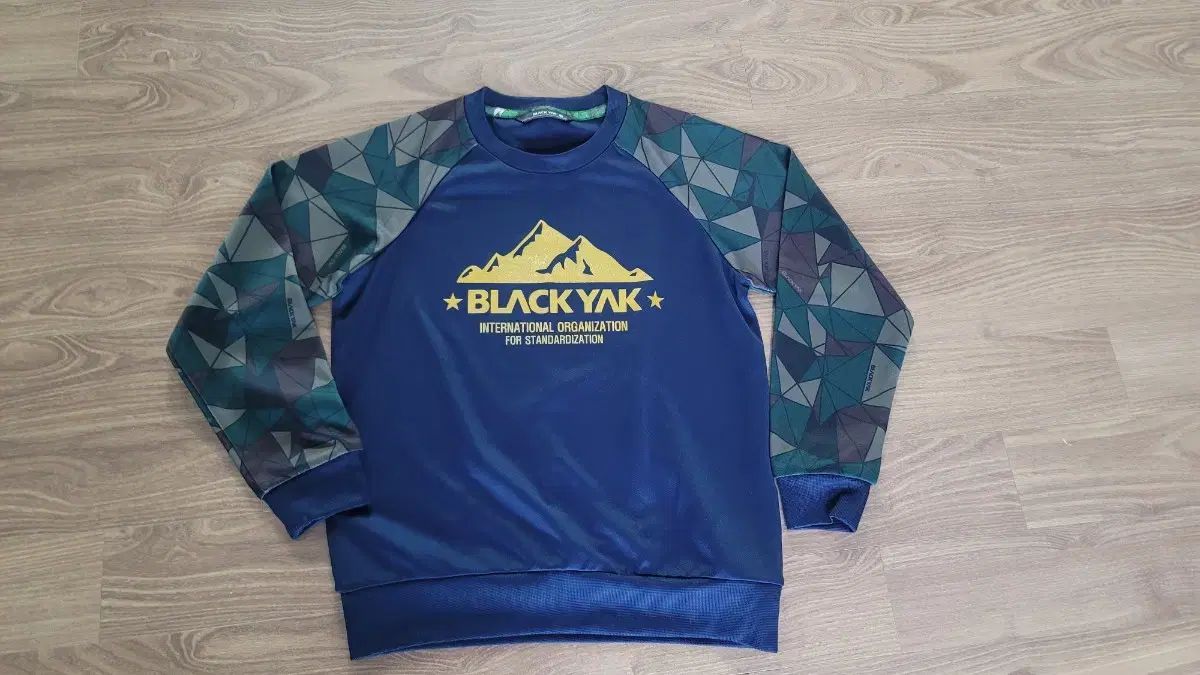 新作，定番 BLACK YAK ブラックヤクキッズ ネイビー スウェット 145size (ほぼ新品) Tシャツ