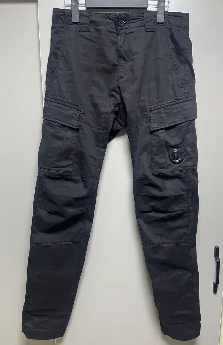 C P COMPANY シーピーカンパニー ストレッチ サテン カーゴパンツ