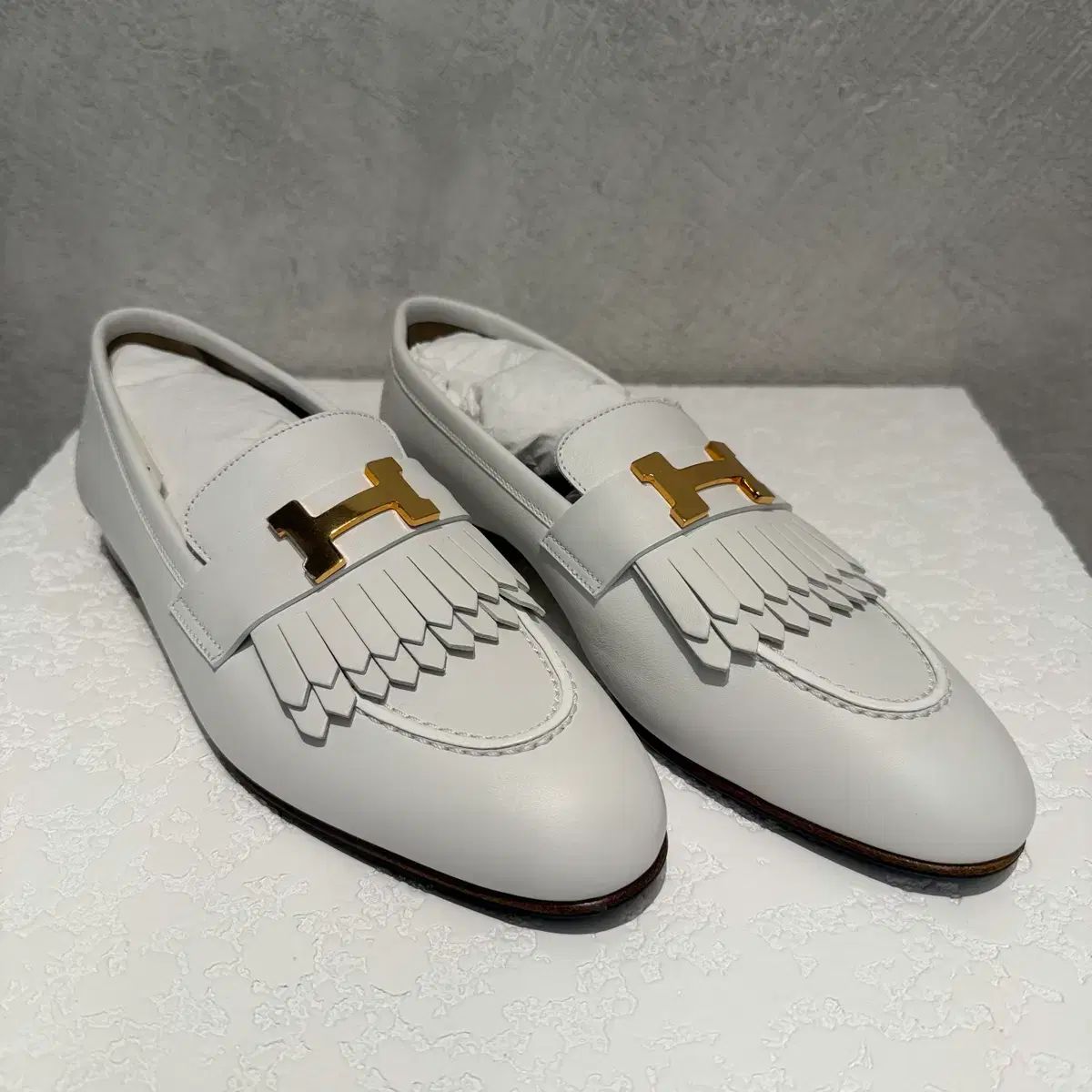 38 Hermes H バックル ロゴ 白 ロイヤル ローファー